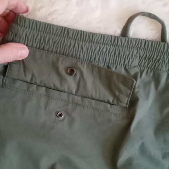 NWOT Gap men's XL cargo shorts in green cotton, nylon, spandex blend 6 pockets - Picture 3 of 9